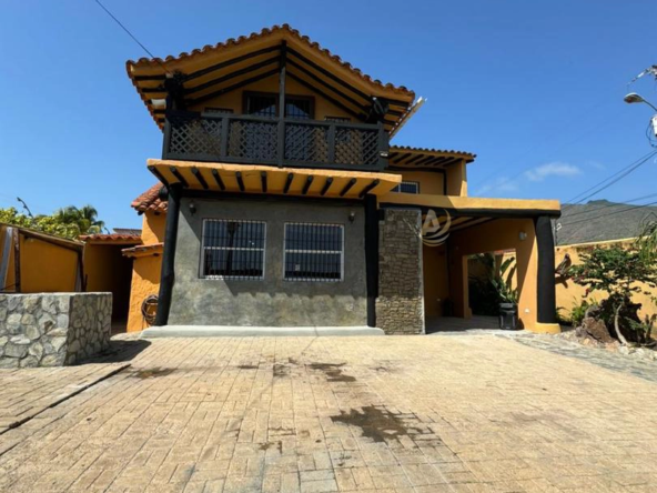 16 Casa en Venta en Margarita con excelente ubicación