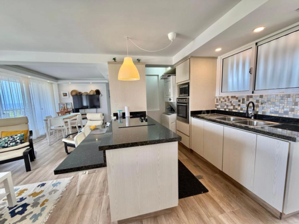 4 Apartamentos en Venta en Margarita con vista al mar