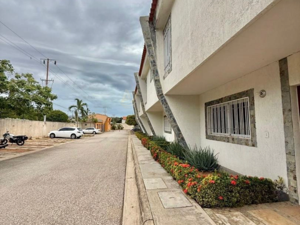 1 Townhouse en Venta en Margarita con excelente ubicación