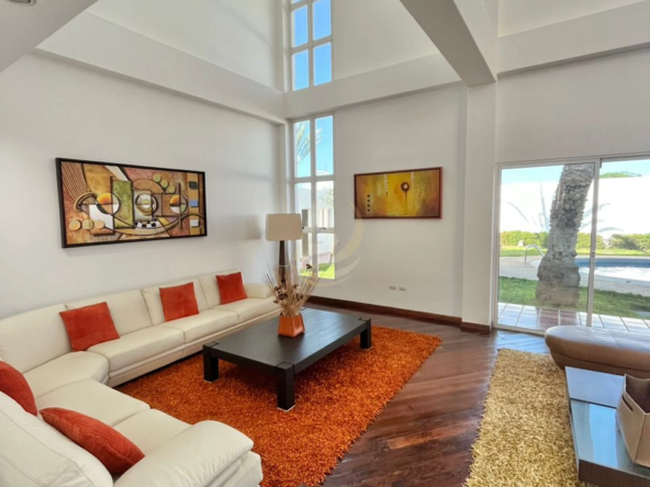 10 Casa en Venta en Margarita de Lujo