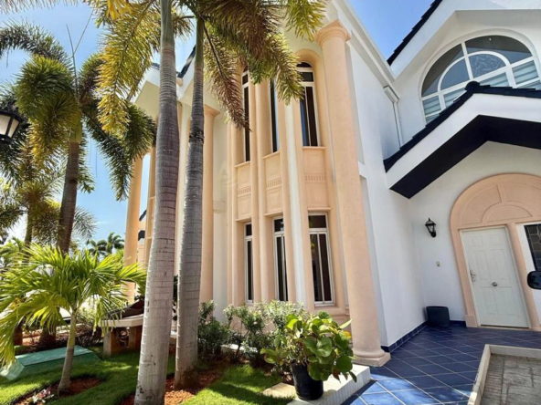 12 Townhouse en Venta en Margarita con excelente ubicación