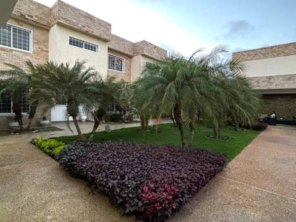 Townhouse en Venta en Margarita con excelente ubicación