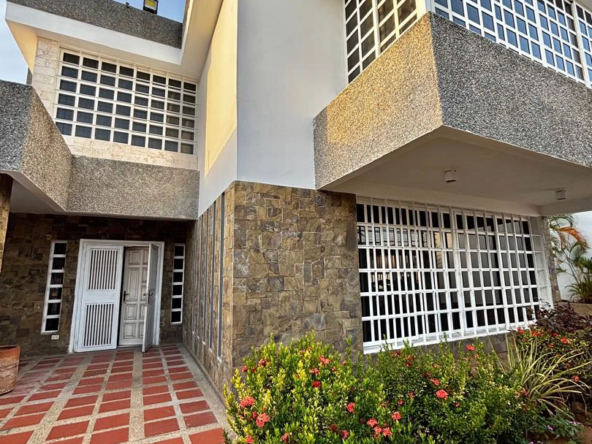 3 Casa en Venta en Margarita con excelente ubicación