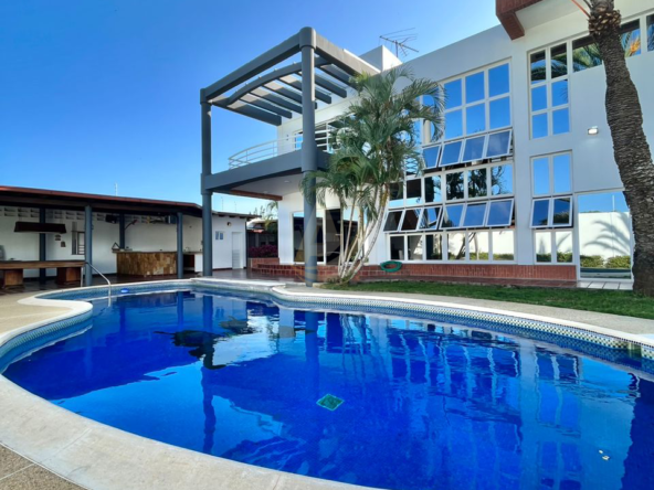 34 Casa en Venta en Margarita de Lujo 2