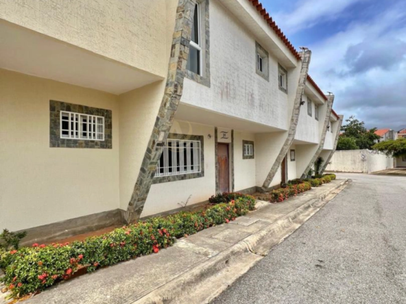 7 Townhouse en Venta en Margarita con excelente ubicación