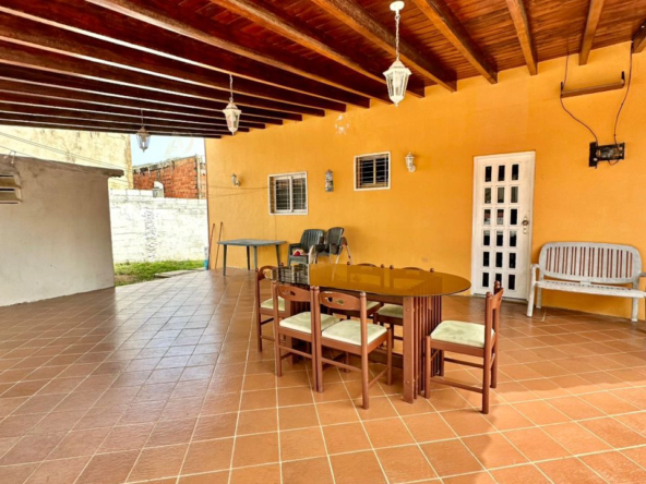 2 Casa en Venta en Margarita con excelente ubicación