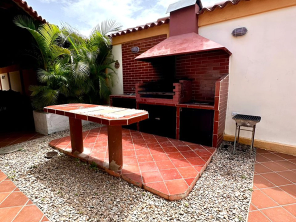 3 Casa en Venta en Margarita con excelente ubicación