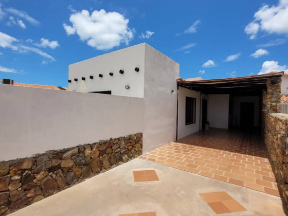 5 Casa en Venta en Margarita con excelente ubicación
