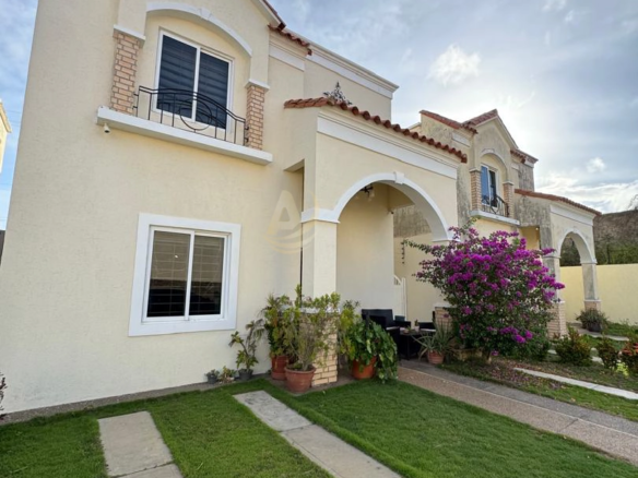 Townhouse en Venta en Margarita con excelente ubicación
