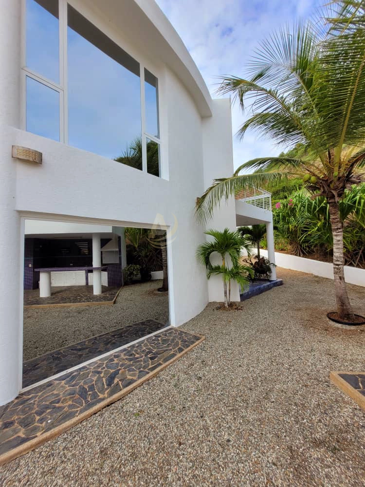 4 Casa en Venta en Margarita de Lujo Casa en Venta en Margarita de Lujo