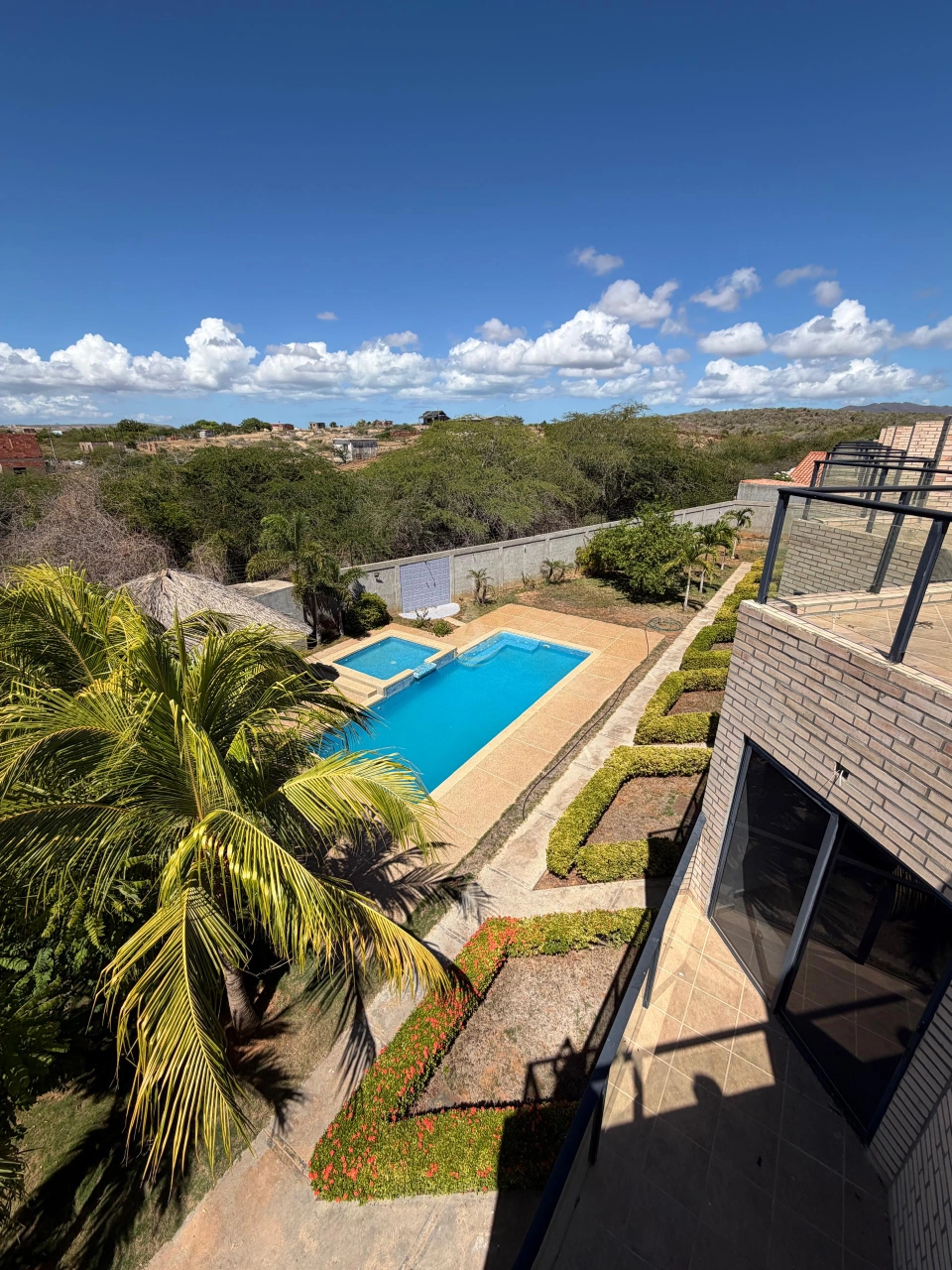 1 Townhouse en Venta en Margarita con excelente ubicación Townhouse en Venta en Margarita con excelente ubicación