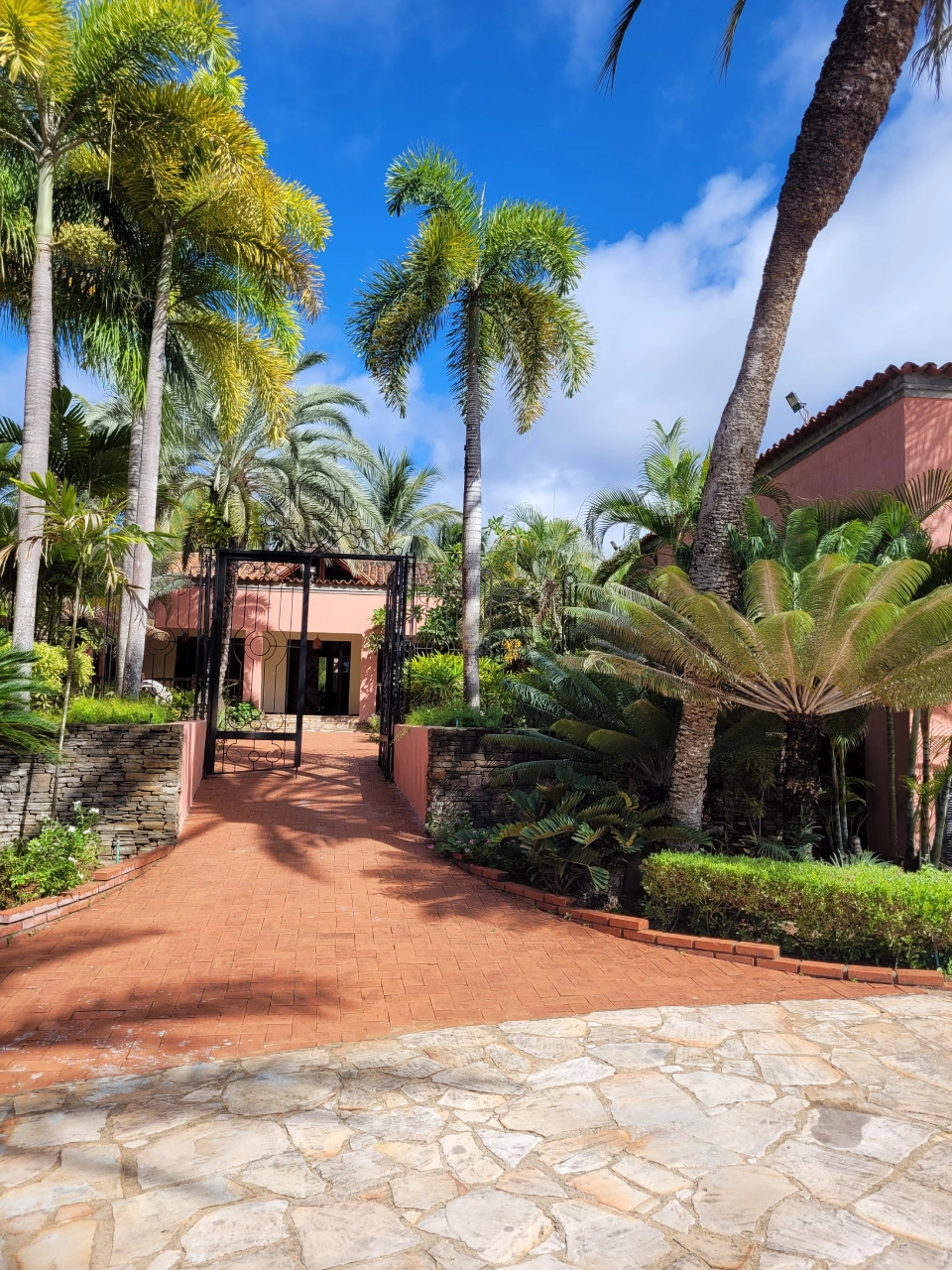 2 Casa en Venta en Margarita con excelente ubicación Casa en Venta en Margarita con excelente ubicación