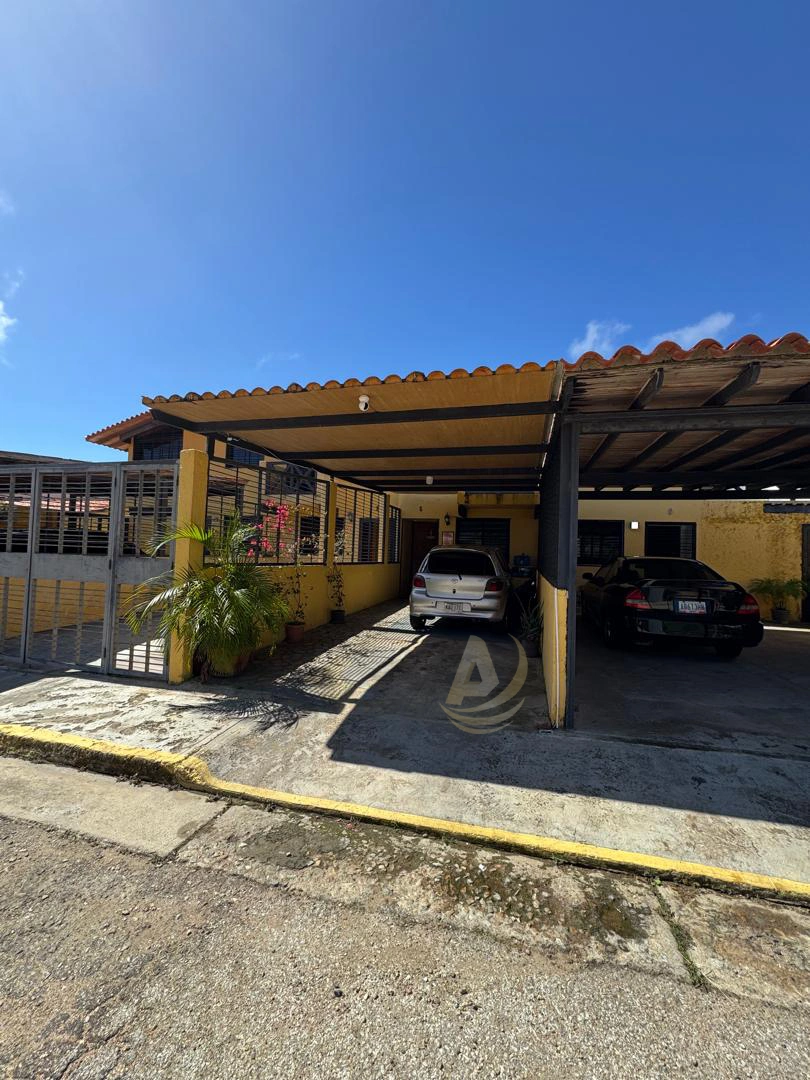 19 Townhouse en Venta en Margarita con excelente ubicación Townhouse en Venta en Margarita con excelente ubicación