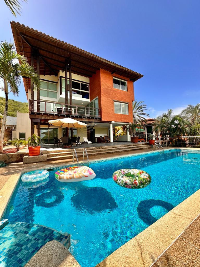 1 Casa en Venta en Margarita con excelente ubicación 2 Casa en Venta en Margarita con excelente ubicación