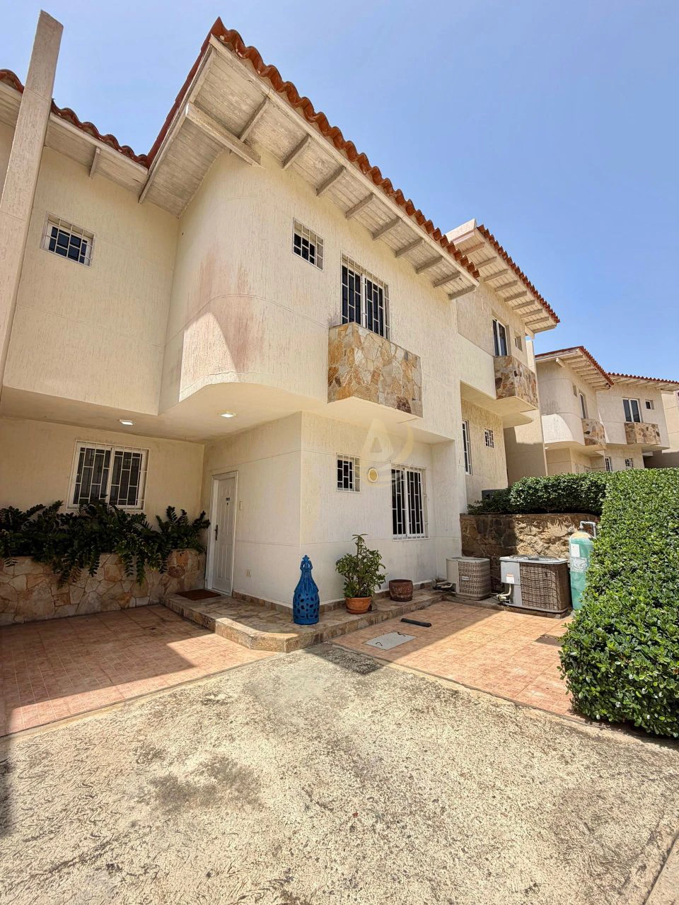 13 Townhouse en Venta en Margarita con excelente ubicación Townhouse en Venta en Margarita con excelente ubicación