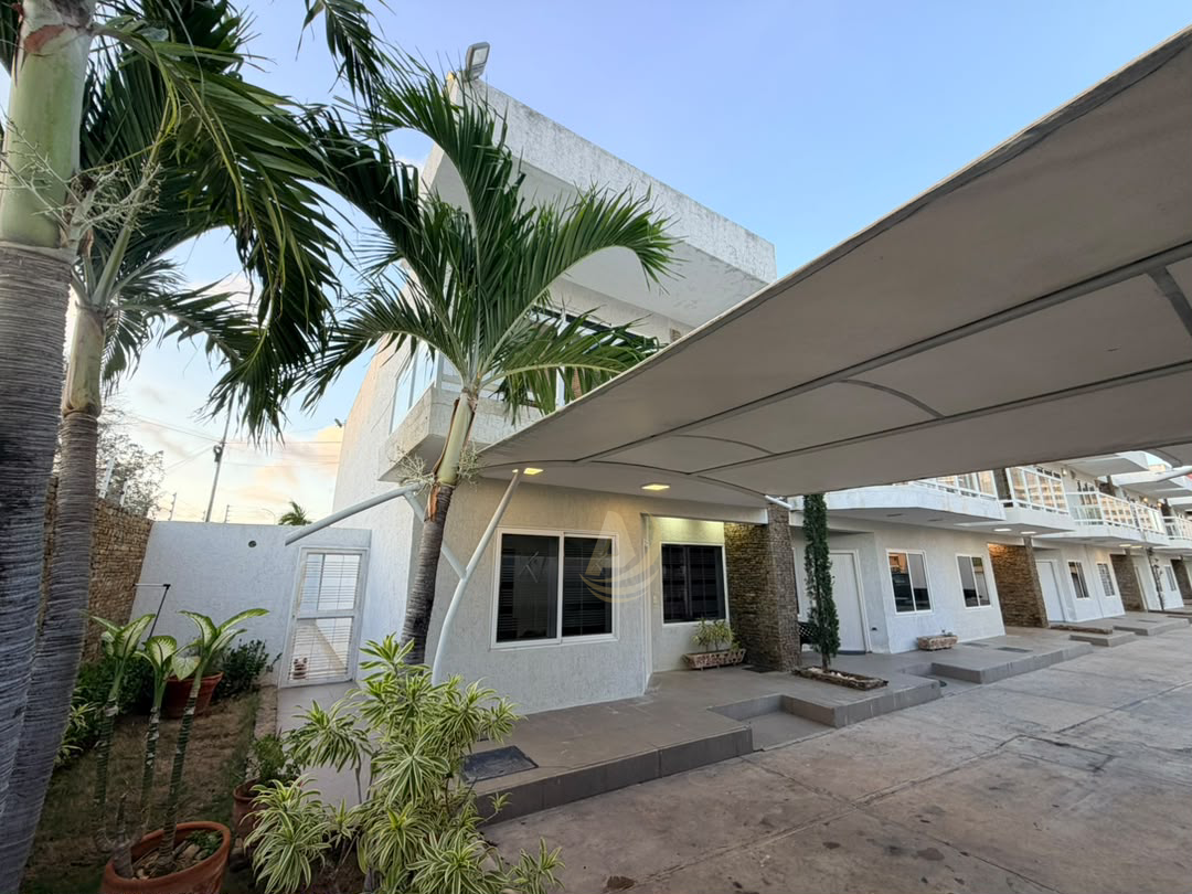 2 Townhouse en Venta en Margarita con excelente ubicación (1) Townhouse en Venta en Margarita con excelente ubicación